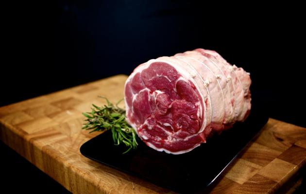 Rolled shoulder of lamb (boneless)