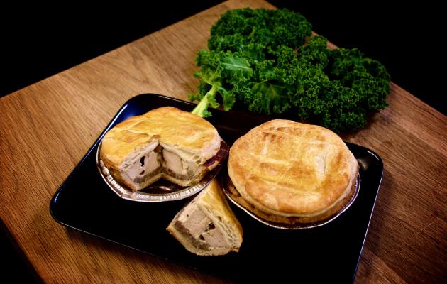 Chicken, haggis & peppercorn pie